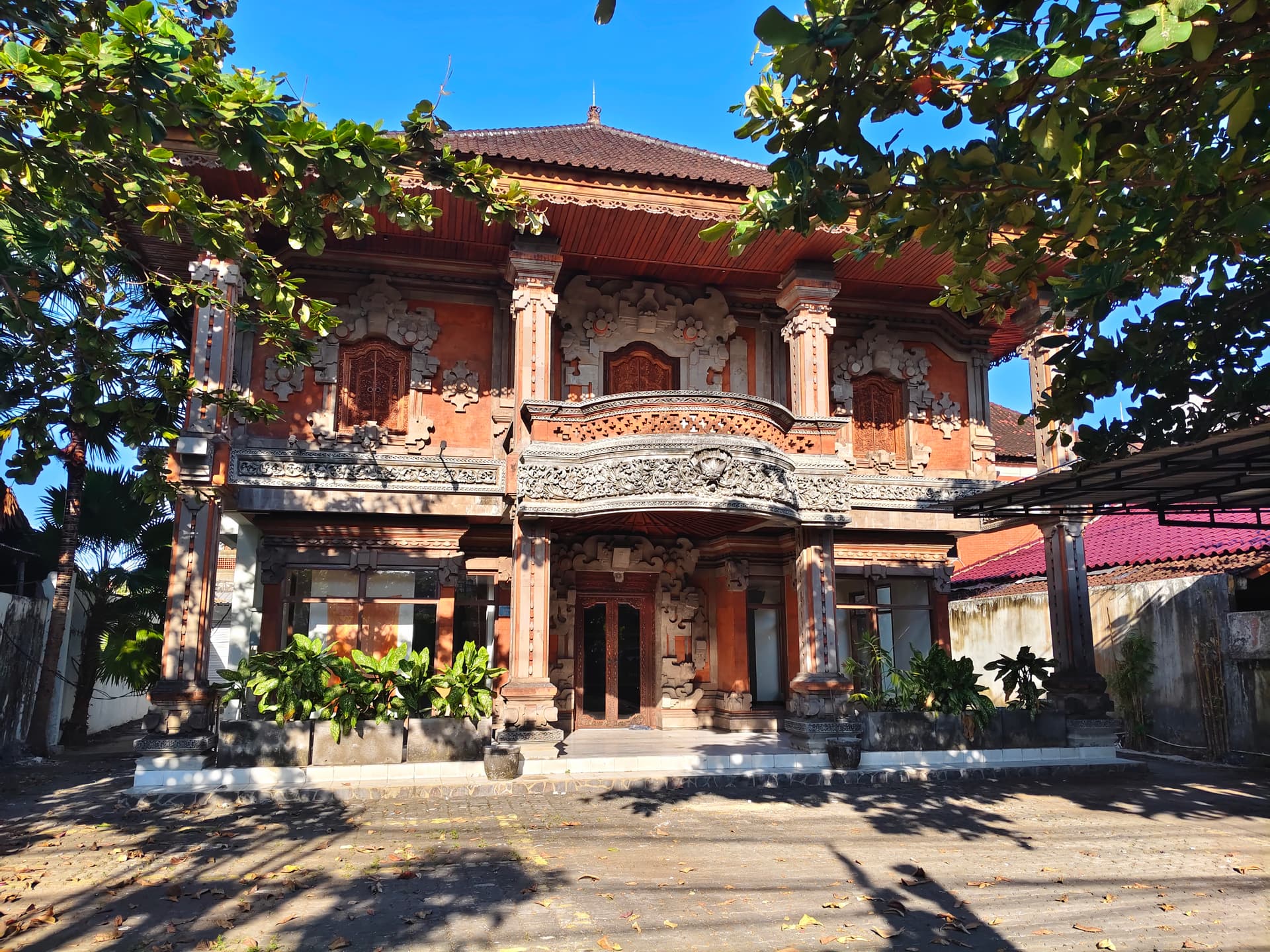 Disewakan Gedung Komersial Bypass Sanur
