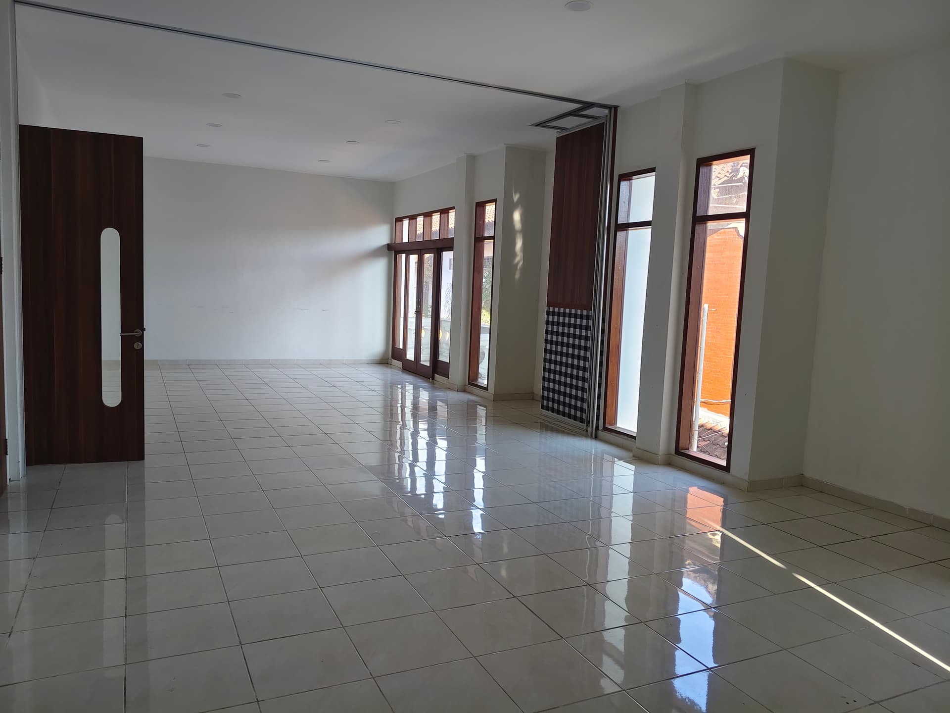 Disewakan Gedung Komersial Bypass Sanur 8